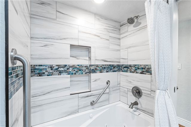 8464 Par Lane, Rogers, AR 72756