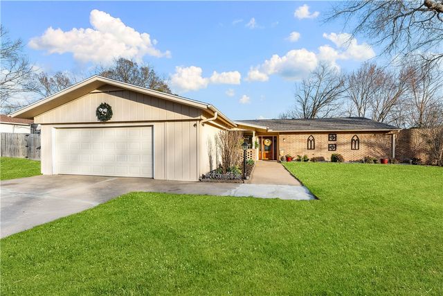 8464 Par Lane, Rogers, AR 72756