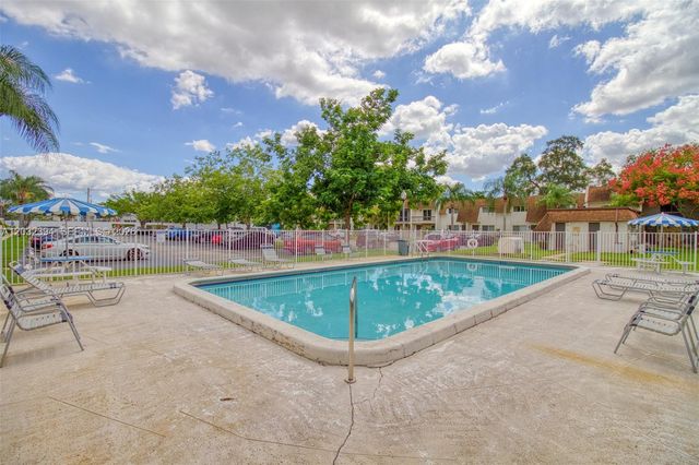 5259 SW 40th Ave 26, Dania Beach, FL 33314