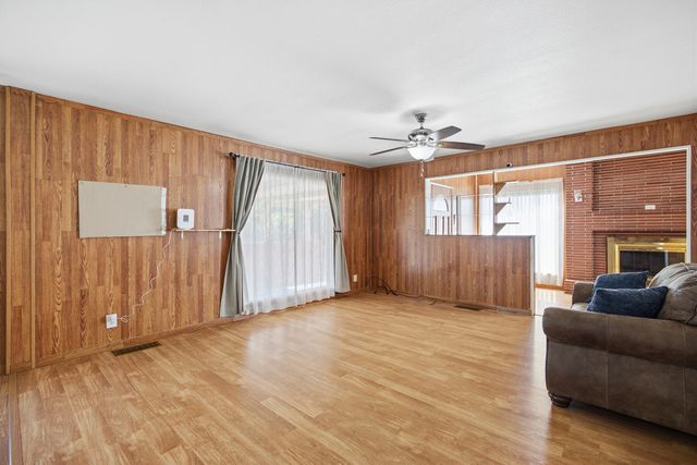 239 W Adelaide Way, Dinuba, CA 93618