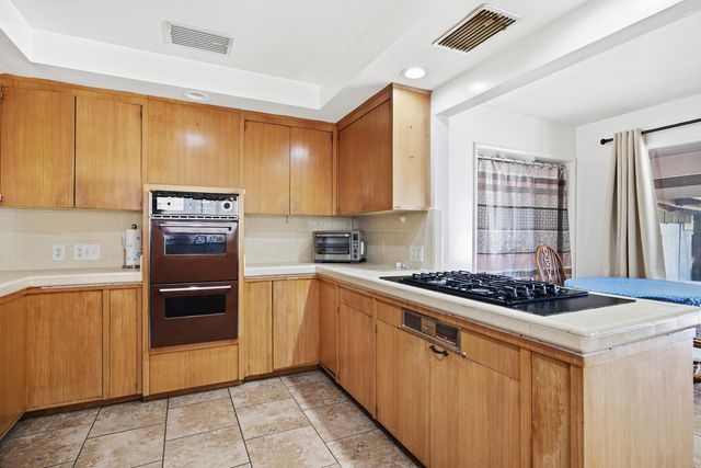 239 W Adelaide Way, Dinuba, CA 93618