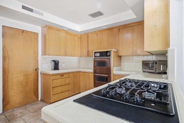 239 W Adelaide Way, Dinuba, CA 93618