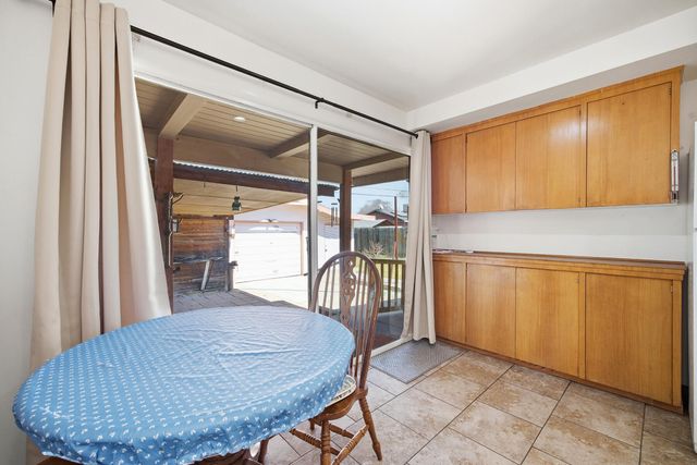 239 W Adelaide Way, Dinuba, CA 93618