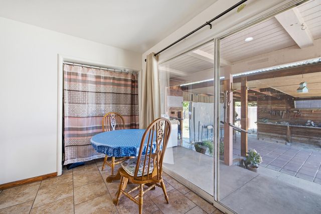 239 W Adelaide Way, Dinuba, CA 93618