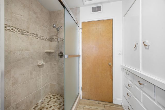 239 W Adelaide Way, Dinuba, CA 93618