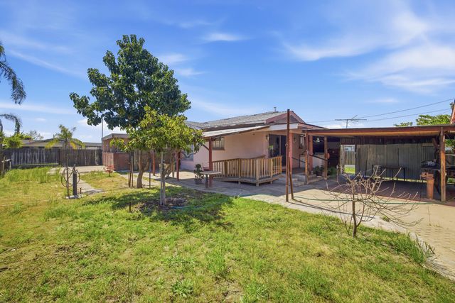239 W Adelaide Way, Dinuba, CA 93618