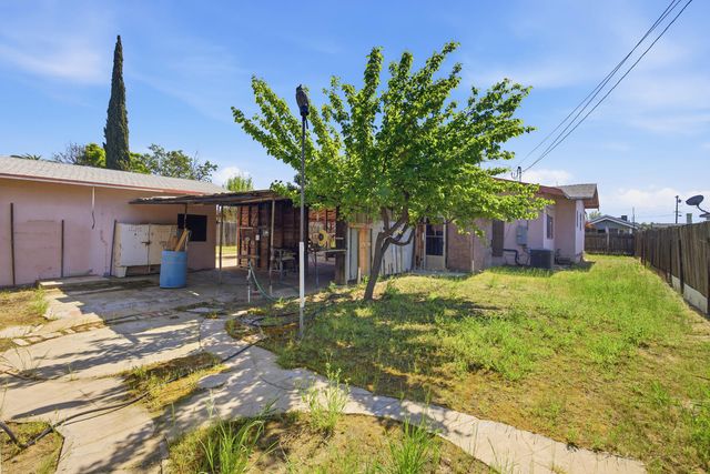 239 W Adelaide Way, Dinuba, CA 93618