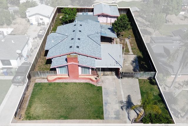 239 W Adelaide Way, Dinuba, CA 93618