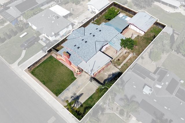 239 W Adelaide Way, Dinuba, CA 93618
