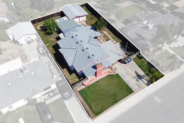 239 W Adelaide Way, Dinuba, CA 93618