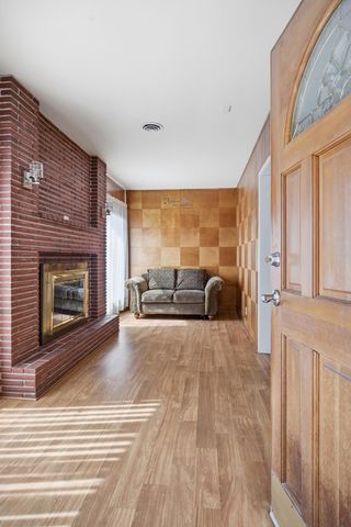 239 W Adelaide Way, Dinuba, CA 93618