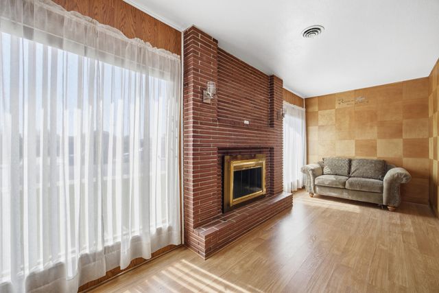 239 W Adelaide Way, Dinuba, CA 93618