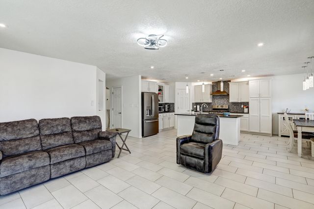 1511 21st Avenue SE, Rio Rancho, NM 87124
