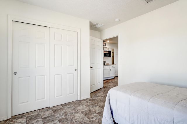 1511 21st Avenue SE, Rio Rancho, NM 87124