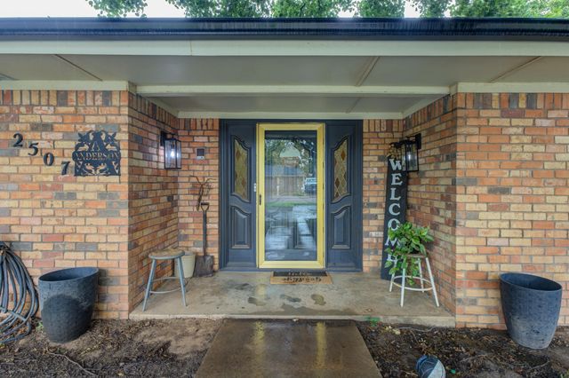 2507 N 3rd Street, Tahoka, TX 79373