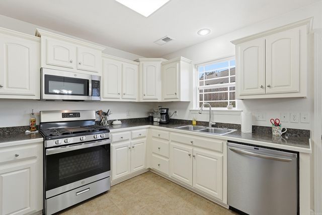 302 Derek Court, Alexander, AR 72002