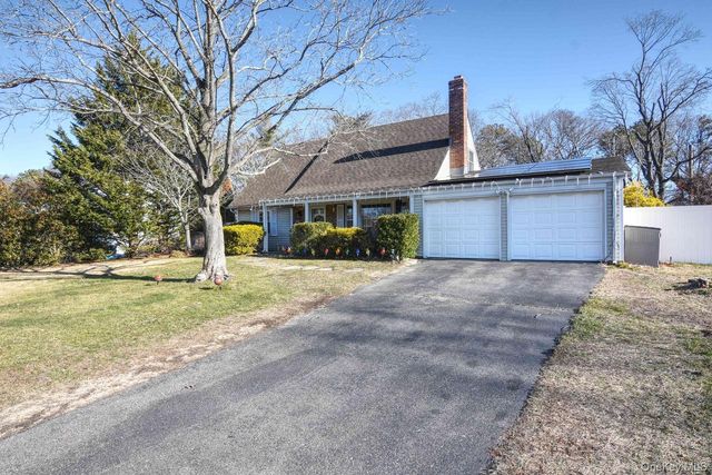 5 Wintergreen Drive, Coram, NY 11727