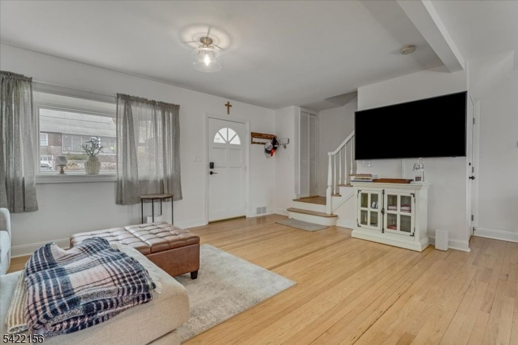 36 Hoover St, North Arlington Boro, NJ 07031 — photo 5
