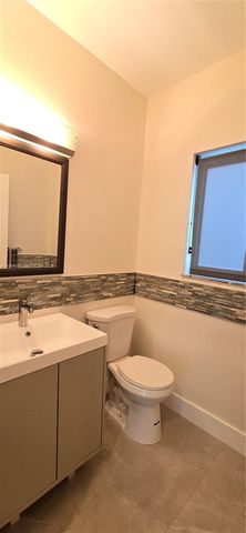 1000 SE 2nd St 2, Fort Lauderdale, FL 33301