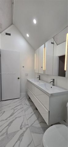 1000 SE 2nd St 2, Fort Lauderdale, FL 33301