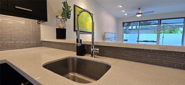 1000 SE 2nd St 2, Fort Lauderdale, FL 33301