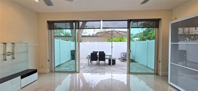 1000 SE 2nd St 2, Fort Lauderdale, FL 33301