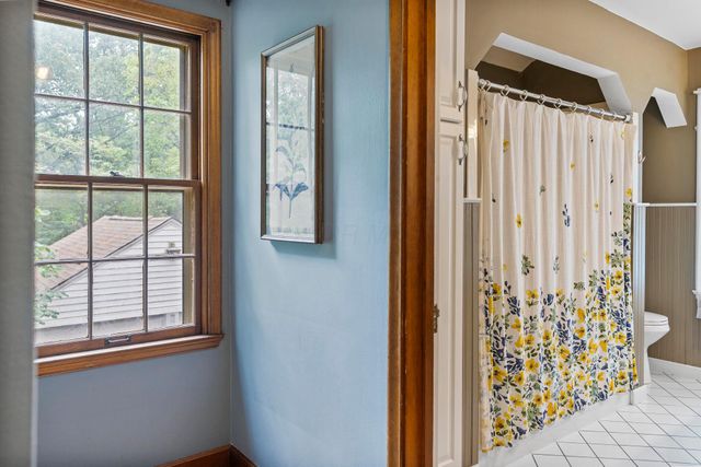 2828 Kensington Place W, Columbus, OH 43202