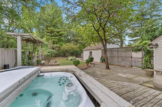 2828 Kensington Place W, Columbus, OH 43202