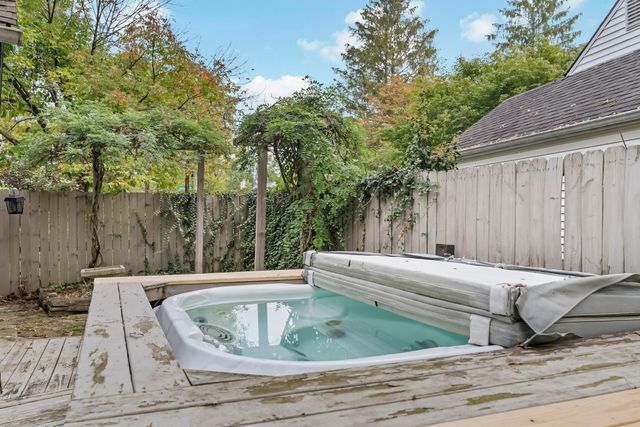 2828 Kensington Place W, Columbus, OH 43202