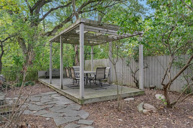 2828 Kensington Place W, Columbus, OH 43202