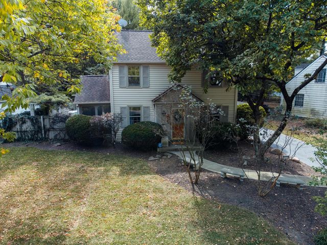 2828 Kensington Place W, Columbus, OH 43202