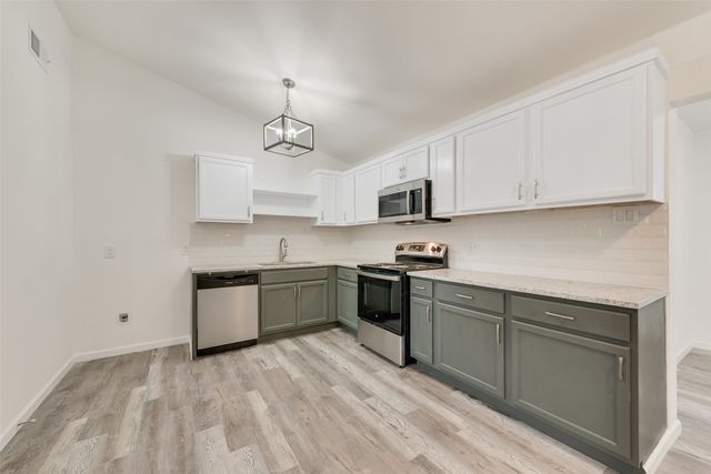 823 Cavalier Drive, Arlington, TX 76017