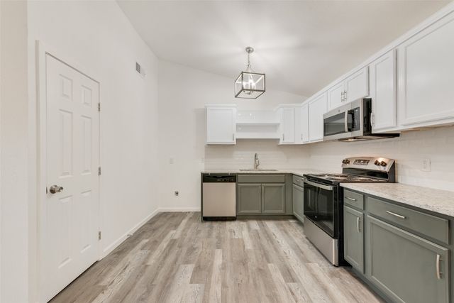 823 Cavalier Drive, Arlington, TX 76017