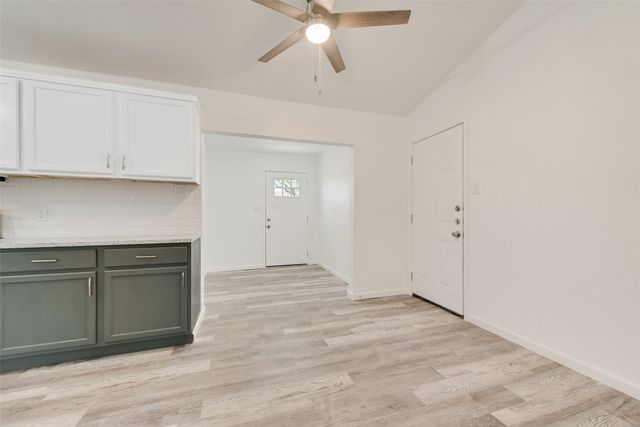 823 Cavalier Drive, Arlington, TX 76017