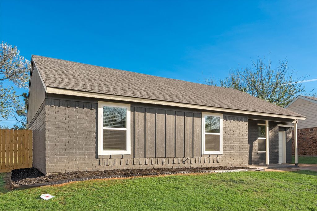 823 Cavalier Drive, Arlington, TX 76017