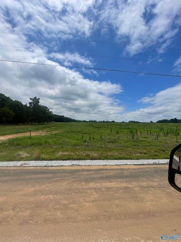 18 Meadows Road, Athens, AL 35611