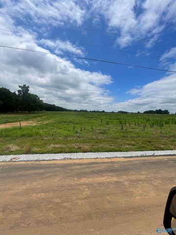 18 Meadows Road, Athens, AL 35611