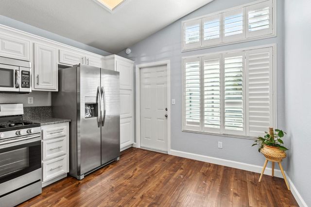 8927 Cypress View Way, Elk Grove, CA 95758