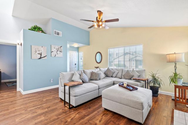 8927 Cypress View Way, Elk Grove, CA 95758