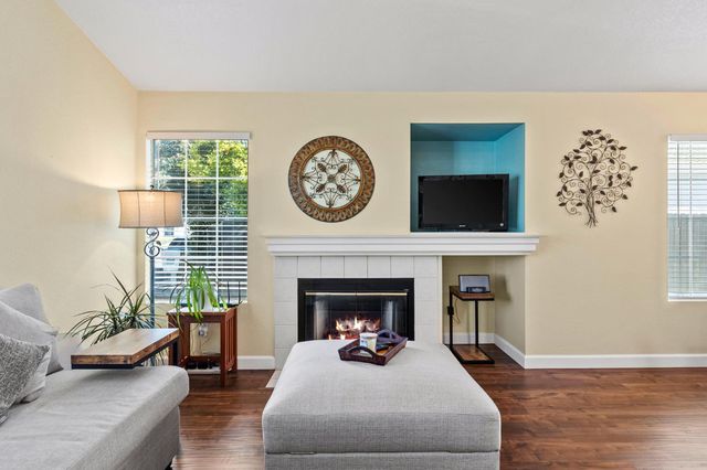 8927 Cypress View Way, Elk Grove, CA 95758