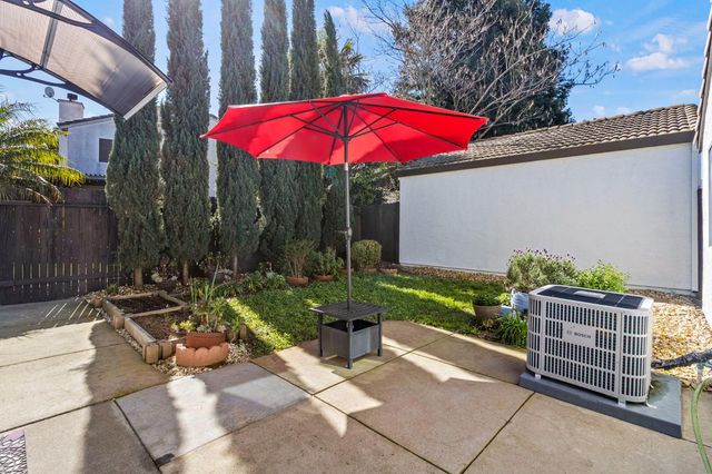 8927 Cypress View Way, Elk Grove, CA 95758