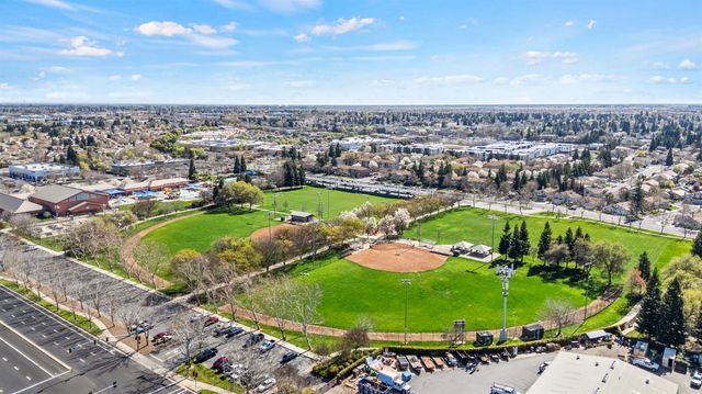 8927 Cypress View Way, Elk Grove, CA 95758