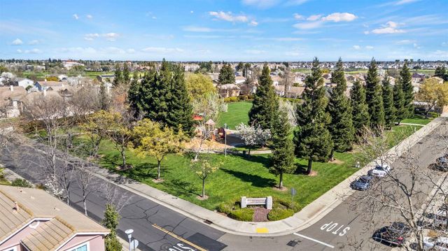 8927 Cypress View Way, Elk Grove, CA 95758