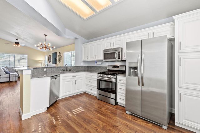 8927 Cypress View Way, Elk Grove, CA 95758