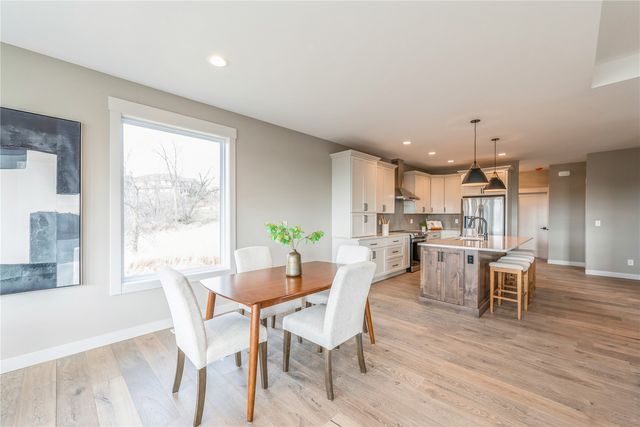 618 J Ave NE, Cedar Rapids, IA 52402