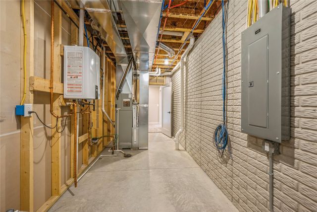 618 J Ave NE, Cedar Rapids, IA 52402