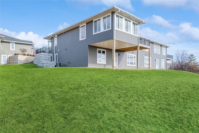 618 J Ave NE, Cedar Rapids, IA 52402