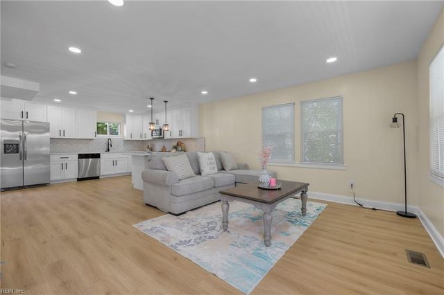1024 Melton ST, Chesapeake, VA 23324