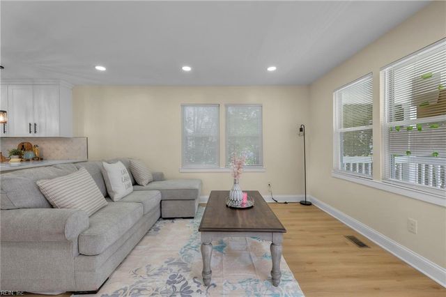 1024 Melton ST, Chesapeake, VA 23324