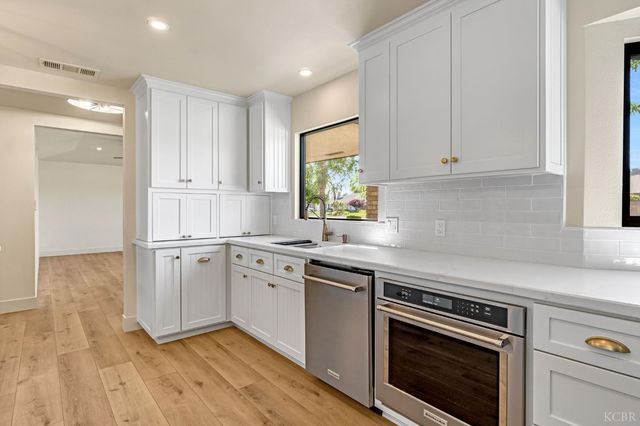 300 W Adrian Way, Hanford, CA 93230